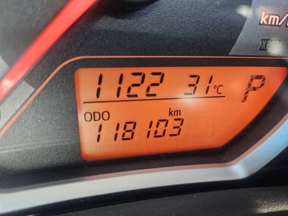 2017 Auto Toyota Yaris with low kms and easy finance 12.jpg